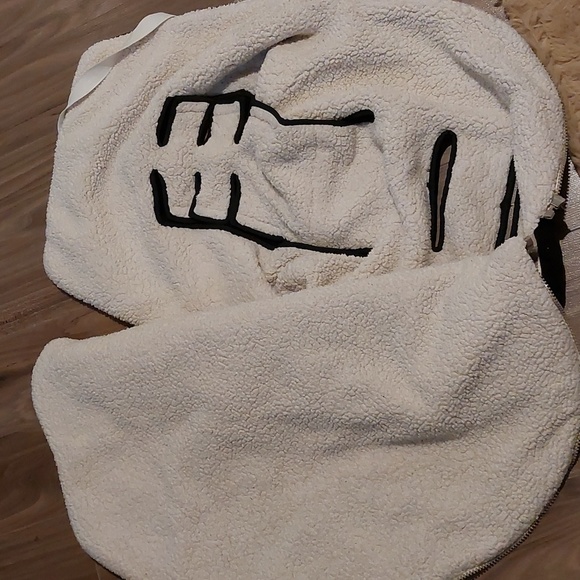 JJCole  carseat liner and cover - Picture 2 of 3